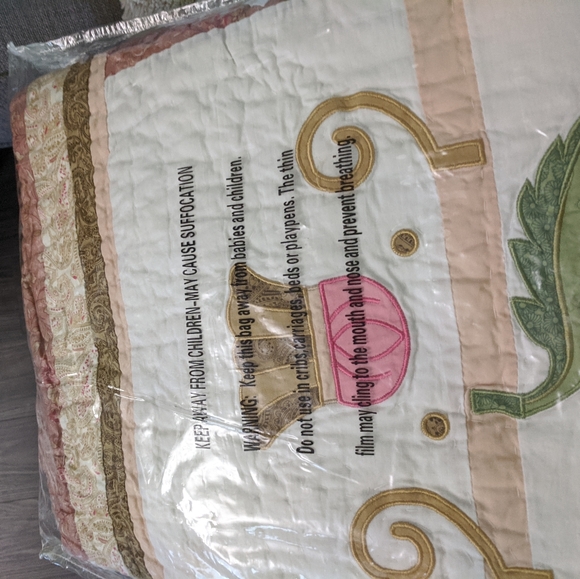 NIP French tassel design THROW quilt 50x50 - Picture 4 of 8